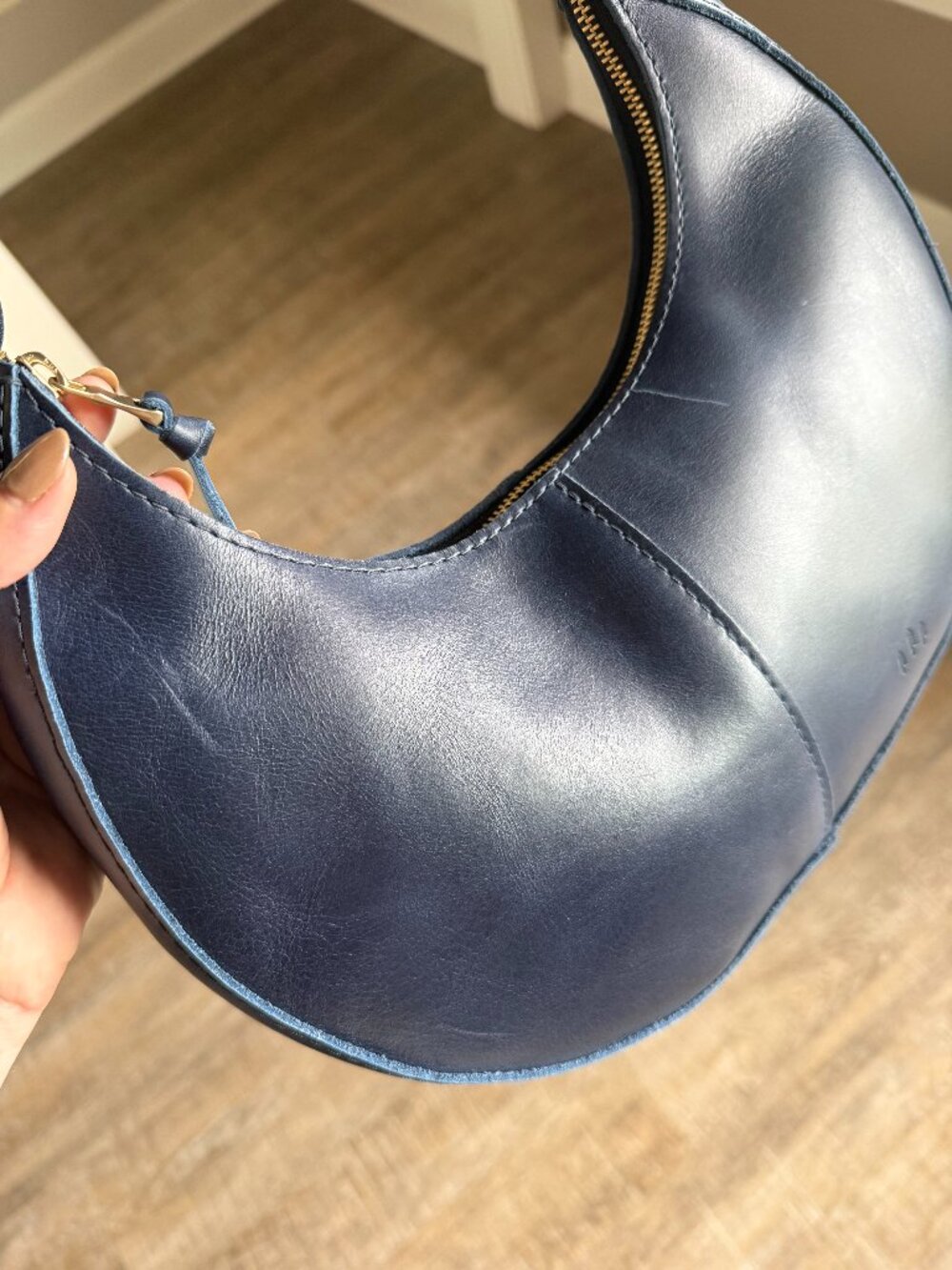 Portland Leather - 'Almost Perfect' Nora Shoulder Bag - Picture 13 of 15